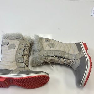 Sorel Tofino snow boots size 8